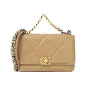 CHANEL Authentic Cream Wallet